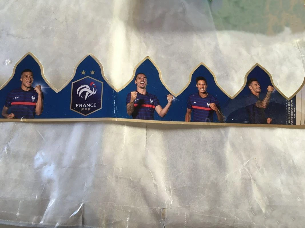 Lot Of Kings Crowns – photo 3